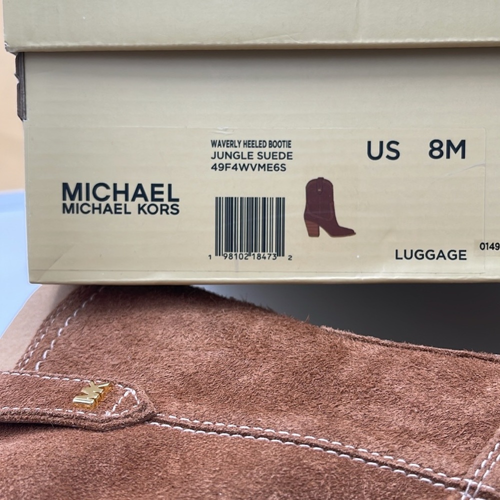 Michael Kors WAVERLY HEELED BOOTIE JUNGLE SUEDE
49F4WVME6S
LUGGAGE - Picture 2 of 16